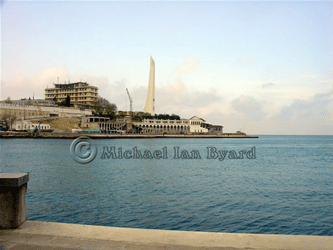 Hero Monument overlooking the harbour